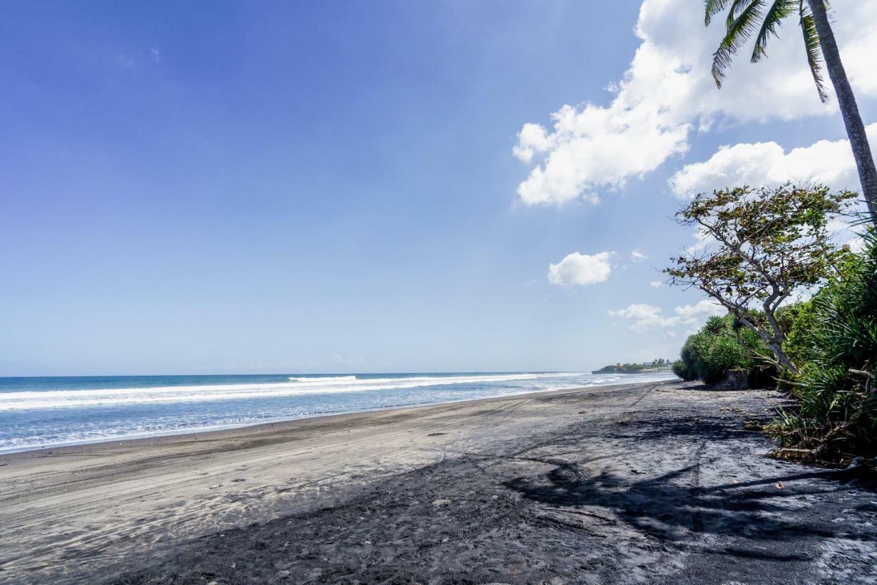 Pantai Hitam Villa Selemadeg Екстериор снимка
